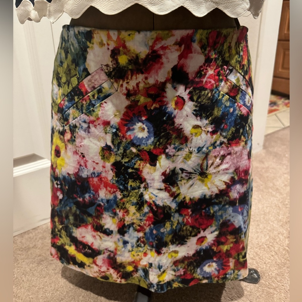 Workshop Andrea Jovine Floral Women's High- Waist Mini Skirt. Size 2, fit S/M.
